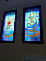 grandi finestre in basso : 3 rosa mistica - 4 regina di tutti i santi